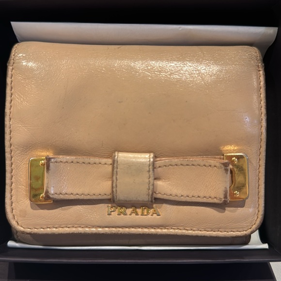 Authentic Prada small soft leather wallet with authenticity card and box - Picture 2 of 15